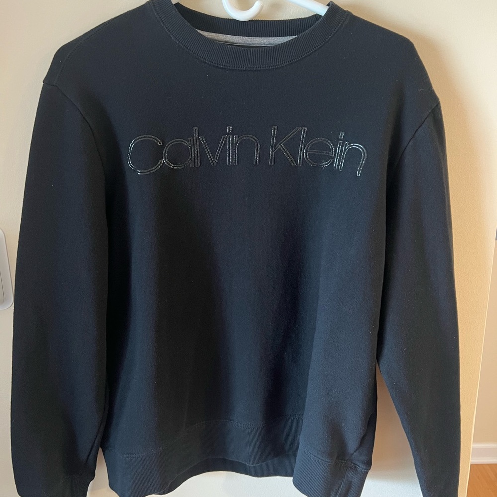 Black Calvin Klein Crewneck. Size: Medium